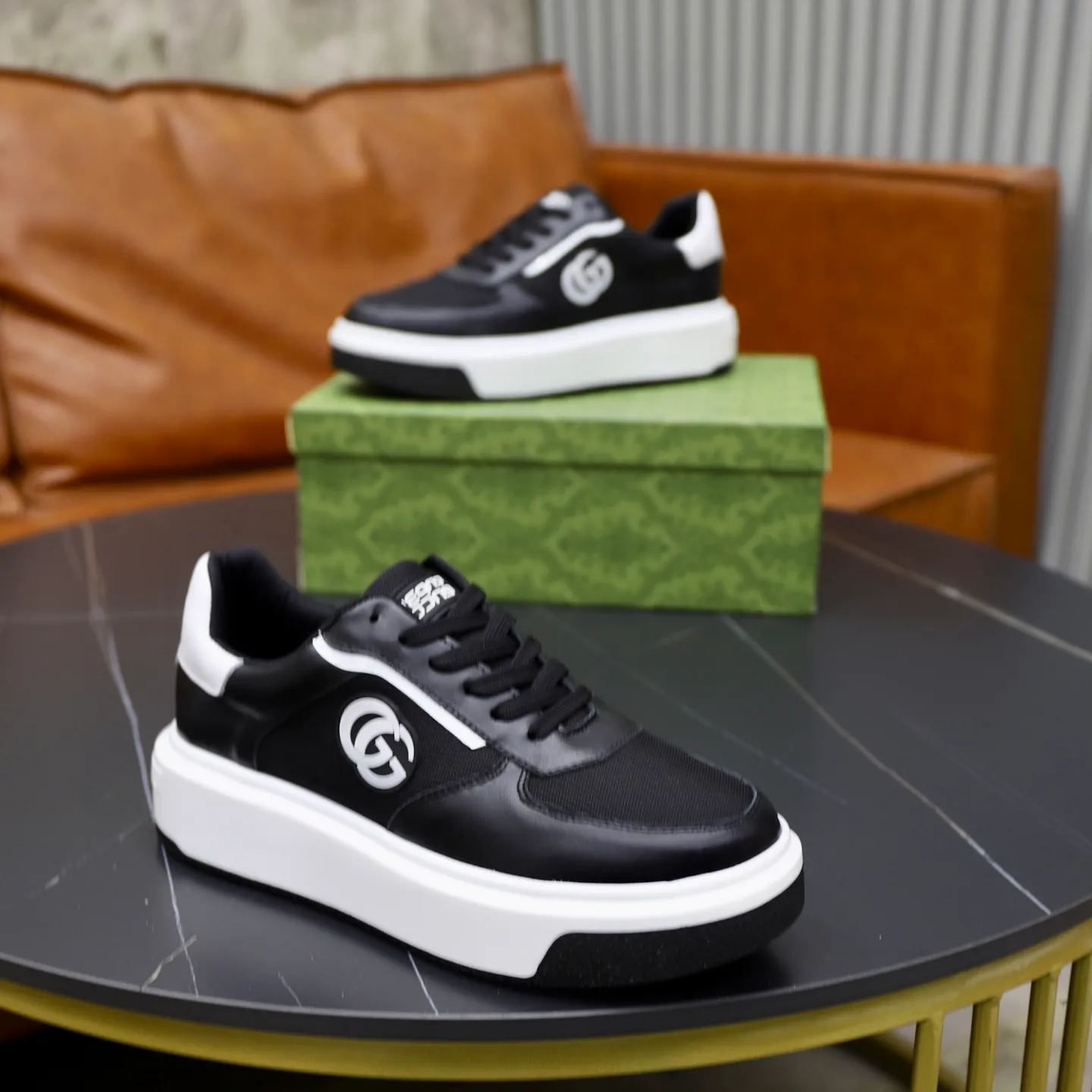 Ex-factory price: 462💰🙅‍♂️🙅‍♂️🙅‍♂️ Brand: GUCCI Standard code: 38-44 (45 customized) Grade: Same as the official website Material: Original material splicing Comfortable and breathable lining Lightweight and wear-resistant sports outsole Style category: Men's fashionable casual shoes Running sneakers Distinguished luxury brand elements Top luxury Color: actual picture color